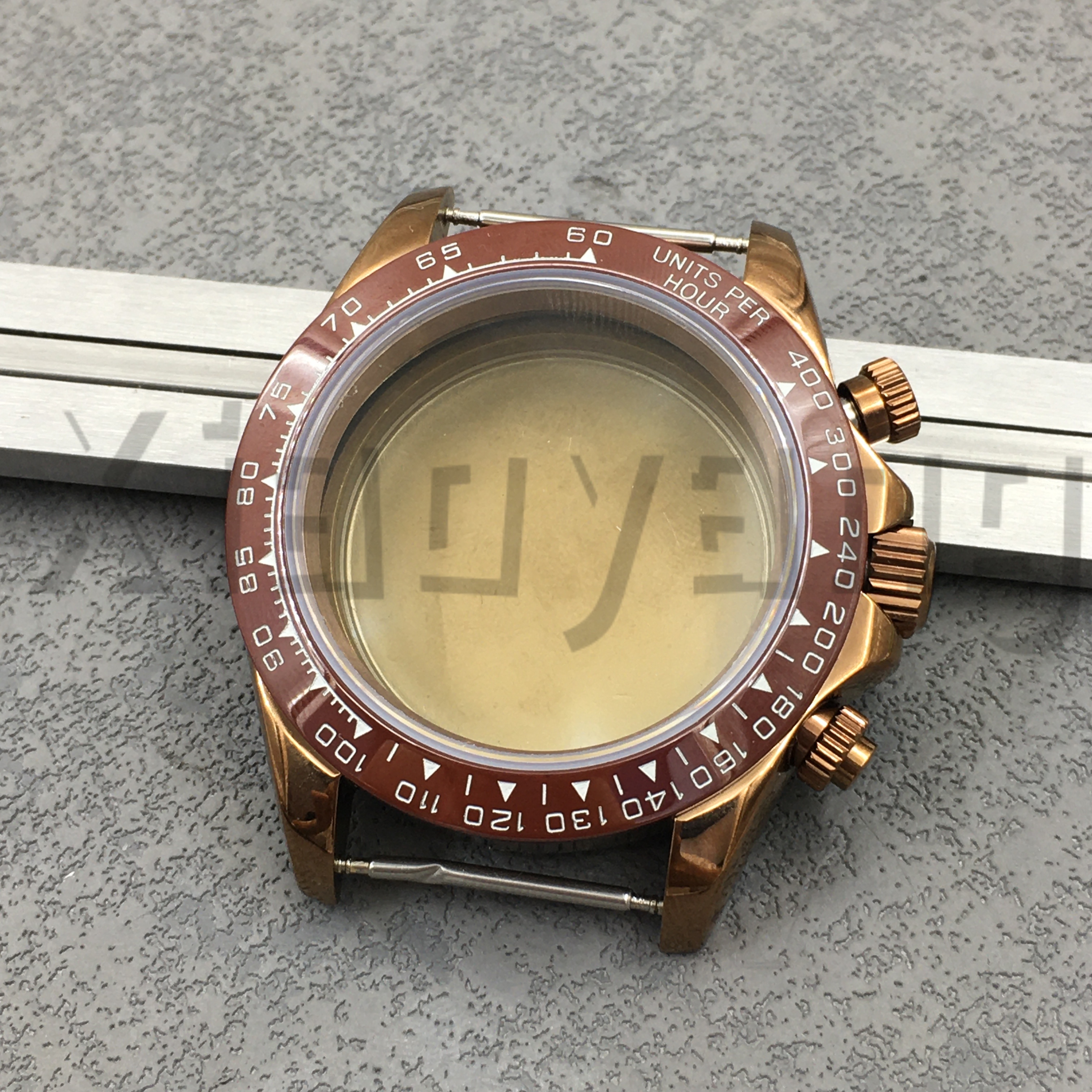 39mm VK63 Quartz Chronograph C - Bronze Case Watch recension och pris